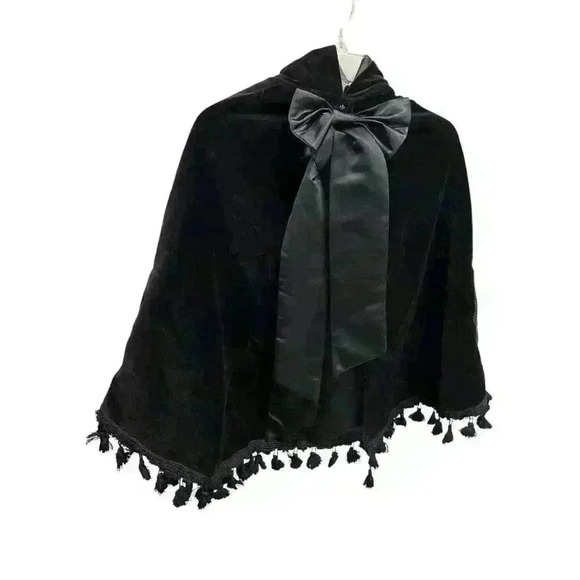 Elebini Girls Size 10 Hooded Velvet Poncho with Tassels & Black Bow Tie Closure - Picture 2 of 8